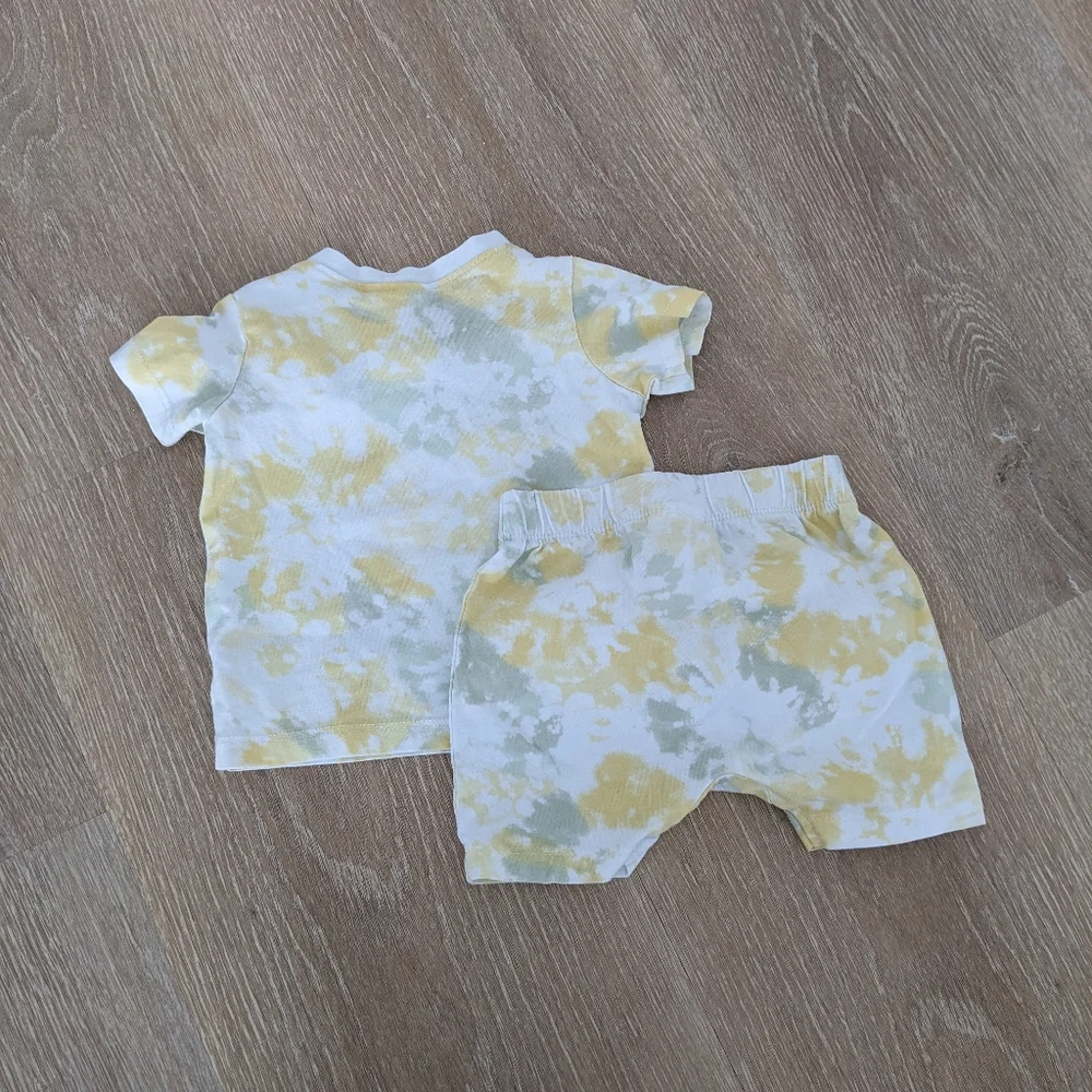 ✨4 for 12 H&M Tie Dye Short Sleeve Shirt and Shorts - 3 Months - Picture 3 of 3